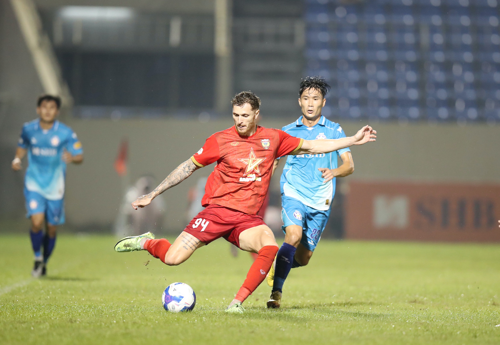 Geovane lap cu hat-trick ghi ban tai vong 2 V-League